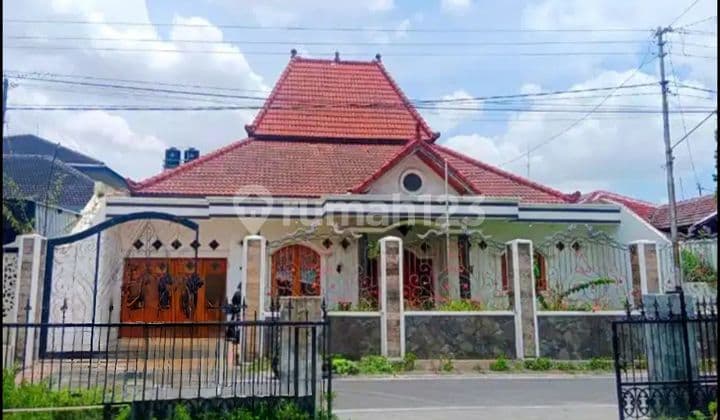 Nice Ready-to-Use House in Badran, Central City, Manahan Solo