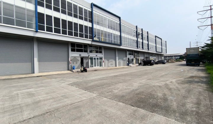 Gudang Baru Lokasi M Toha Boulevard