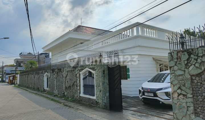 Rumah Mewah Karawaci 1.200 M