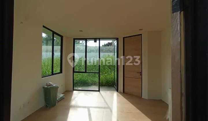 Murah ! Rumah Sewa 2 Lantai Rapi Bersih Lippo Karawaci LT 183M2 Tangerang