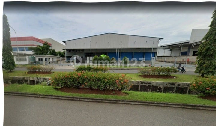 A Ready-to-Use Good Warehouse in the MM 2100 Area with Container Access, Land Area of 9,600 m², West Java