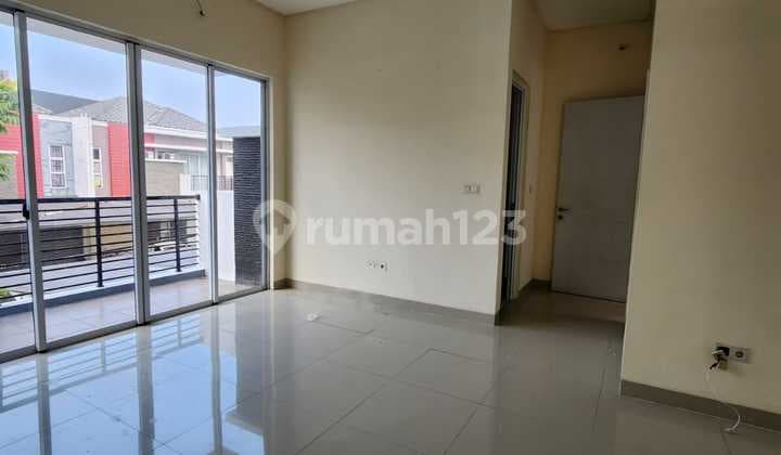 Termurah Rumah Cantik Hook SHM Green Lake City Amerika Latin LT 15X18m2 Jakarta Barat