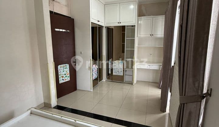 Rumah Semi Furnish 2.5 Lantai Green Lake City Asia LT 6X18m2 Jakarta Barat