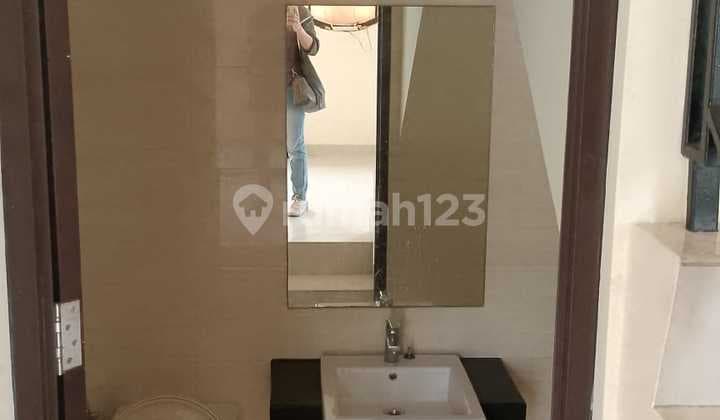 Beautiful House Hook Green Lake City East Asia 6X15m2 West Jakarta