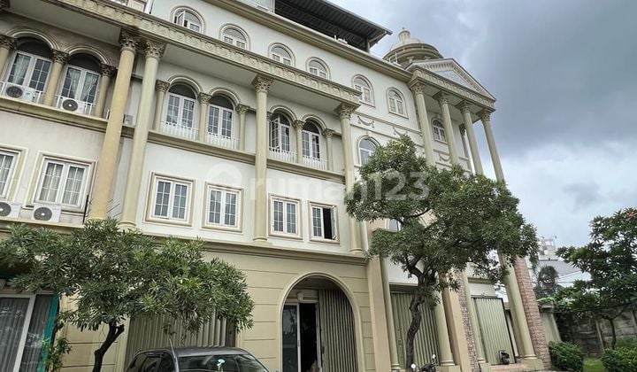 For Sale: 4-Unit Row Shophouse in Green Maison Daan Mogot