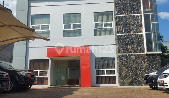 Gedung Bagus 3 Lantai Area TB.Simatupang.