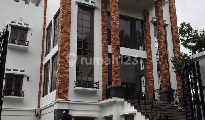 Gedung 3 Lantai Dan.1 Basement Di.kebayoran.naru Kondiai Masih Tersewa