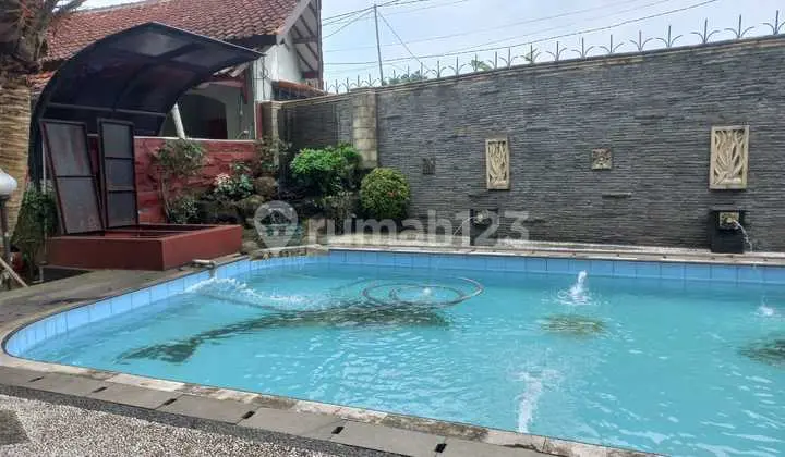 Vila Dibawah Kaki Gunung Salak Kolam Renang