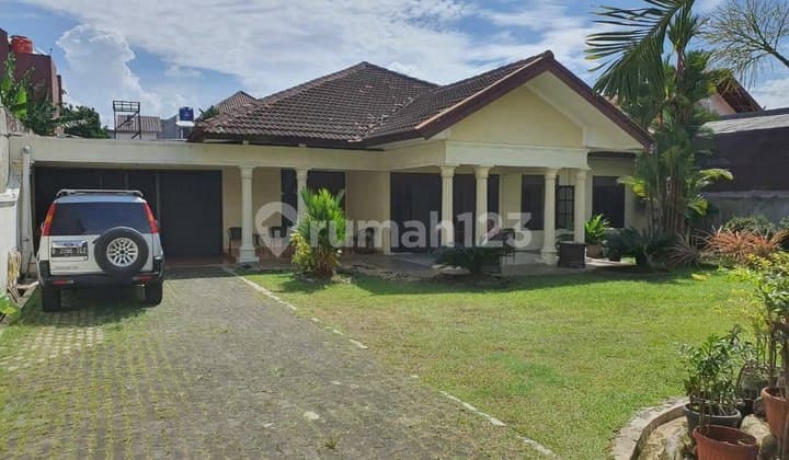Dijual Rumah Kokoh Terawat Ada Kolam Renang Include 3 Kontrakan