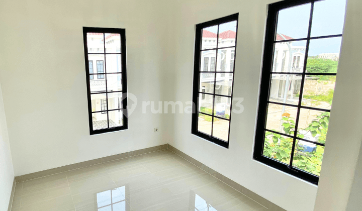Rumah Baru Posisi Hook di Cluster Sevilla Jababeka Cikarang Dijual Disewakan