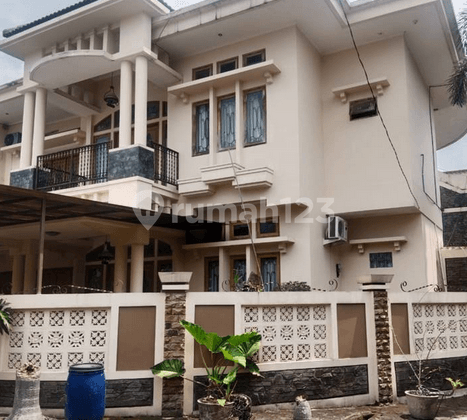 Rumah Hook Murah jauh di bawah harga pasar, Mewah ada kolam renang di Cimahi