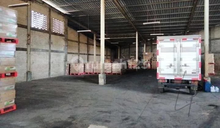 Gudang Distribusi Bersih Akses Tol Pasirkoja dan Tol Kopo Siap Pakai