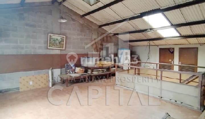 House and Building Suitable for Business in Sutami, Bandung
