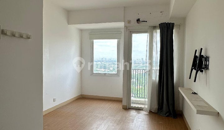 Urban Heights Residences Studio Apartment - Tangerang