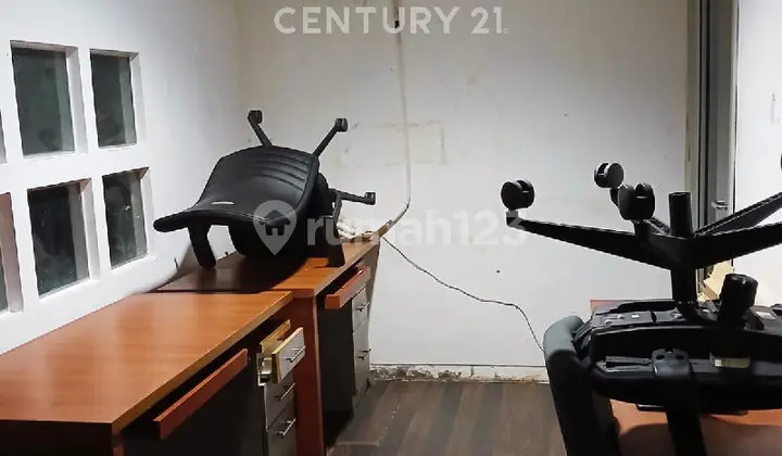 Ruko 3 Lantai di Lokasi Strategis di Boulevard
