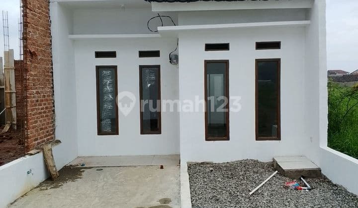 Rumah Bebas Banjir Dekat Fasilitas Umum Lingkungan Asri