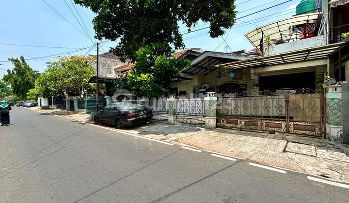 Rumah Pinggir Jalan Di Tebet Timur Cocok Buat Hunian Dan Usaha