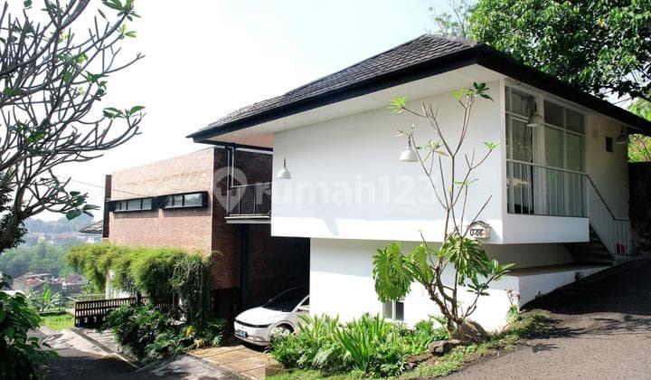 Dijual Rumah Full Furnished Strategis Bojong Koneng Bandung