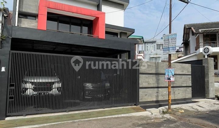 DIJUAL RUMAH POSISI HOEK DEKAT PASTEUR BANDUNG
