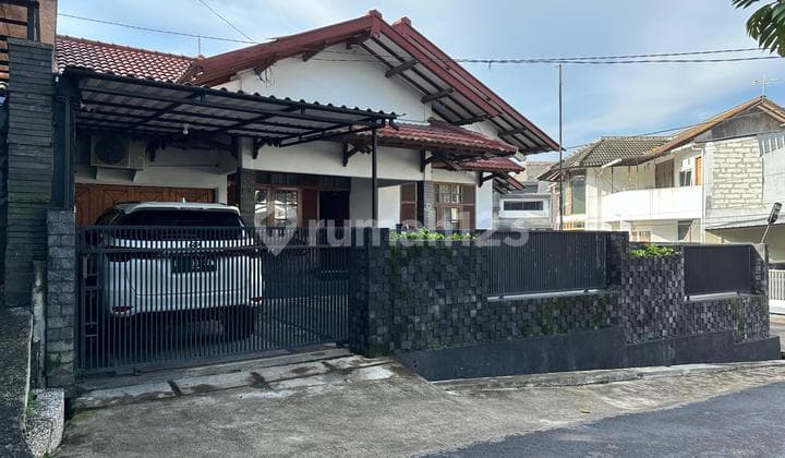 DIJUAL RUMAH POSISI HOEK DEKAT PASTEUR BANDUNG