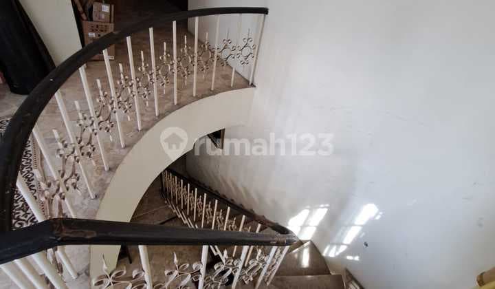 Rumah 2 Lantai di Belakang Apartment Slipi, Hook 7 Kamar SHM