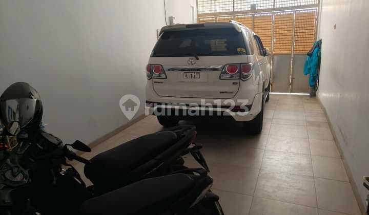 For Sale 3-Story Semi-Furnished House in Kemurnian, Glodok, Taman Sari