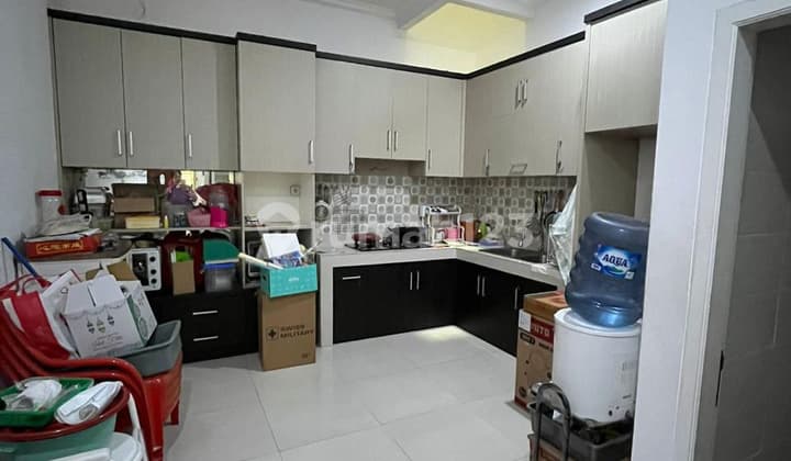 Rumah Lebar 4 di Grogol Dekat Jelambar, Lokasi Strategis