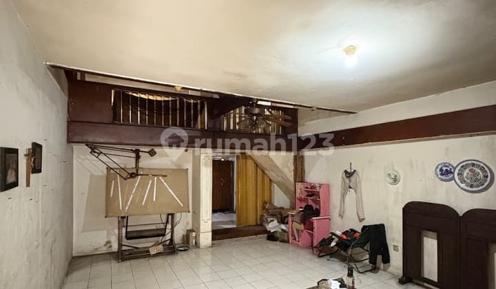 Murah- Rumah Tua Strategis Lebar 9 di Batusari Kemanggisan