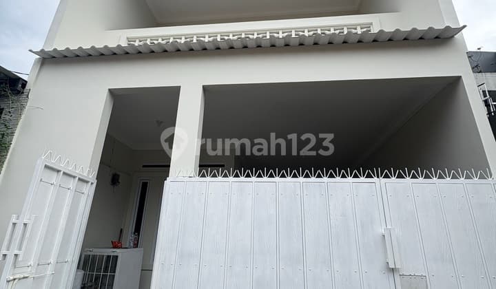Rumah Baru 2 Lantai Ngantong di Kemanggisan Slipi