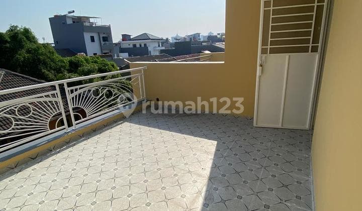 For Sale 3-Story Ready-to-Occupy House on Mangga Street Near Tanjung Duren