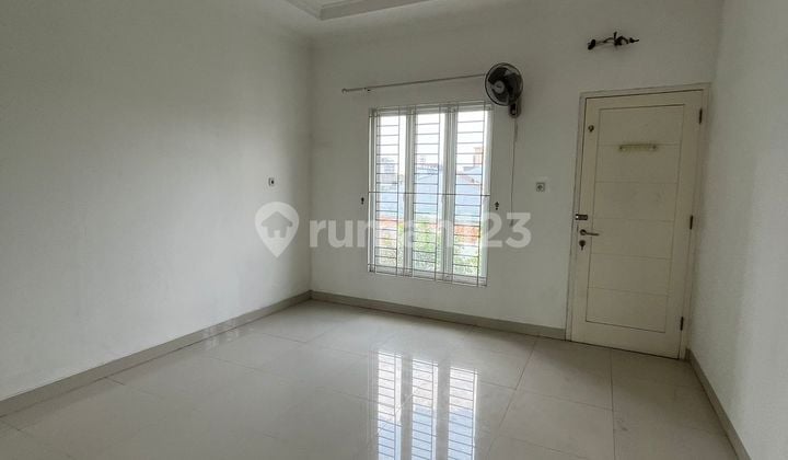 Disewakan Rumah 4 Lantai di Grogol Dekat Jelambar