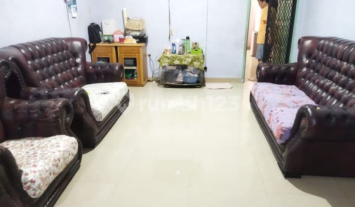 Rumah Di Jl. Madio Santoso Komp Mega Mas Krakatau