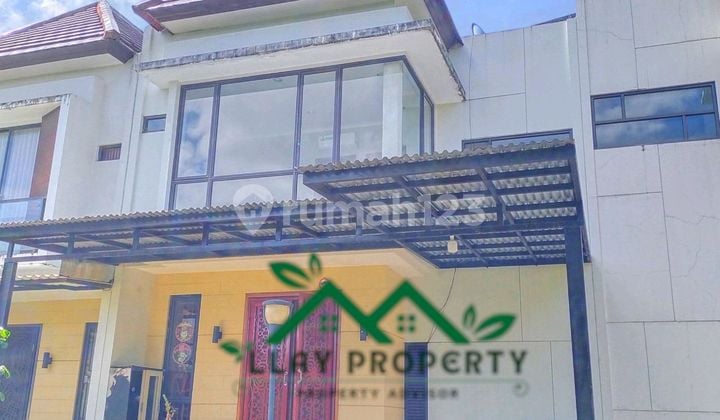 Jual Cepat Rumah Cantik 3 Lantai Harga Menarik, Jauh Lebih Murah Dari Rumah Baru yang Lainnya. Siap Huni Terawat Bagus, Ada Kitchen Set di Holland Village Manado, Harga Juga.bersaing