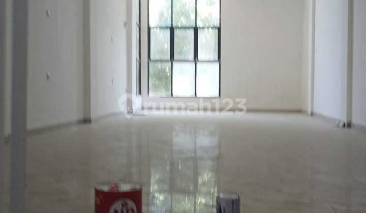 Ruko 3 Lantai Di Pusat Kota, Strategis, Cocok Untuk Kantor, Klinik, Ataupun Usaha Lainnya.