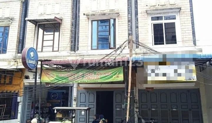 Ruko 3 Tingkat Di Perkotaan Cocok Untuk Usaha