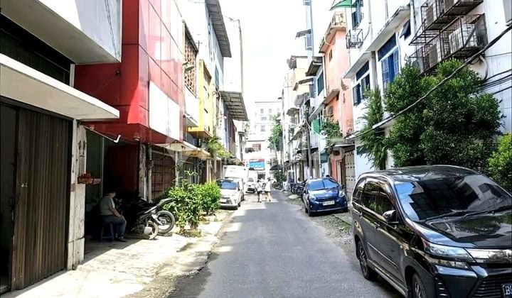 Ruko di Sewakan Murah Jl. Karimun Blkg Sutomo Kawasan Pusat Grosir