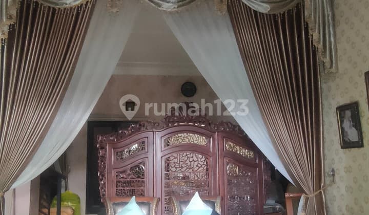 Rumah 2 Lantai Di Pusat Kota