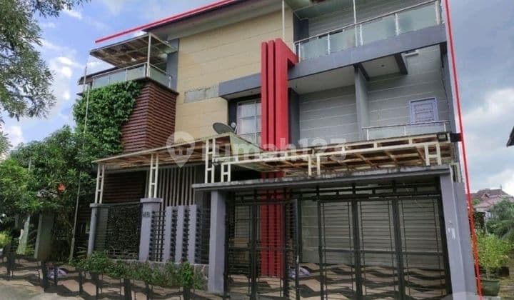 Rumah 4 Lantai Lokasi Strategis