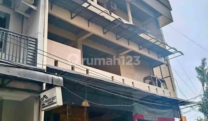 Kost 4 Lantai Ada 14 Kamar Jalan Ampera Shm