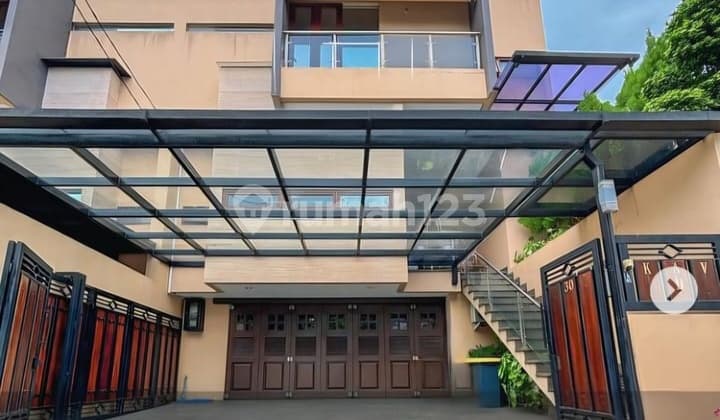 Rumah Townhouse Mewah 3 Lantai Siap Huni Strategis Pejaten Shm