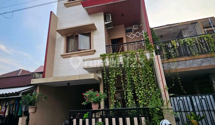 Rumah Model Aparthouse 3 Lantai+rooftop Akses Mobil Dkt Aeon