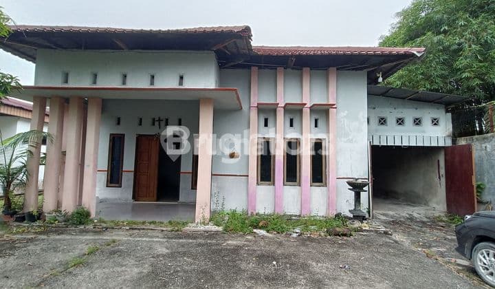 Rumah Bulatan Tepi Jalan Besar