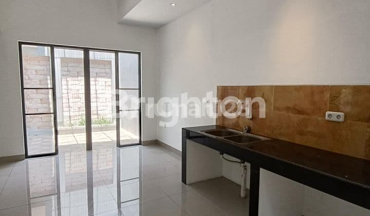 Rumah Cantik 100% Baru, Full Granit + Carport, Pusat Kota