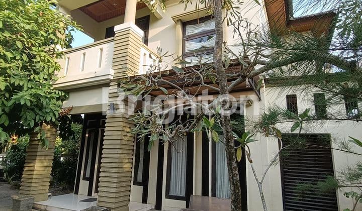 Rumah Mewah Fully Furnished, Posisi Hook (Sudut) + Jalan Besar