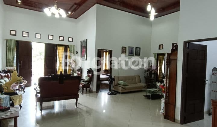 Rumah Classic Style Fully Furnished
