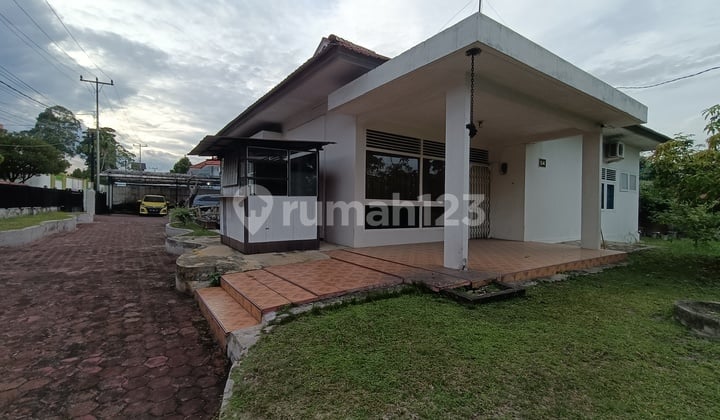 Rumah Elite Sutomo, Lt 1056m², 5 Kt