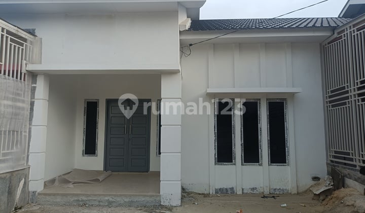 Siap Pakai1.5 Lantai Full Granit + Ada Dak Atas