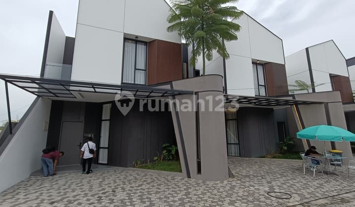 Rumah Mewah 2 Lantai Di Cluster Eksklusif Rumbai