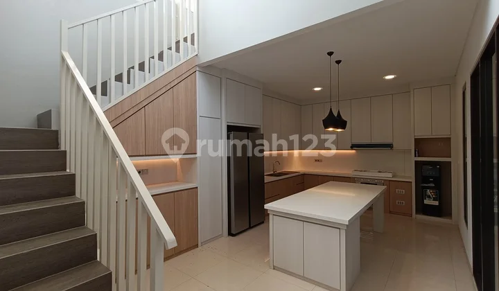 Rumah Mewah Fully Furnished di Parit Indah, Siap Huni