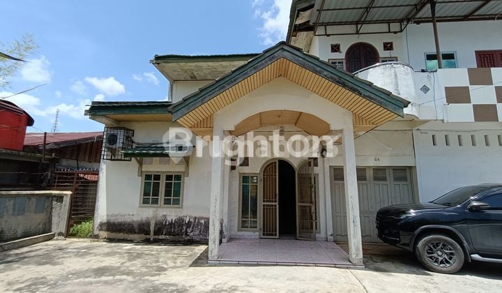 Rumah 2 Lantai Semi Furnished Di Jl. Siak - Parkir Luas,6kt 4km